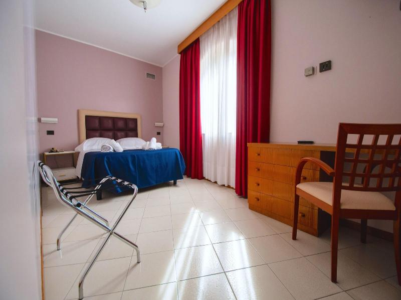Bajamar Beach Hotel image