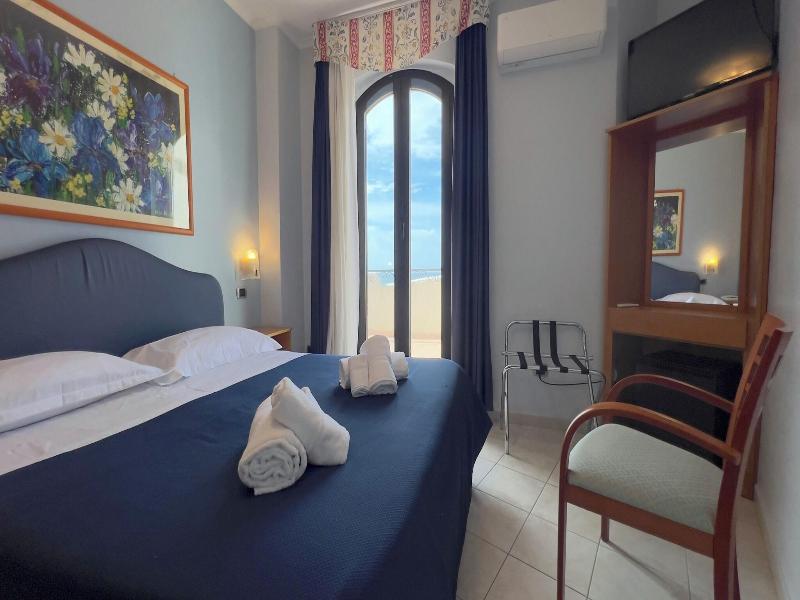 Bajamar Beach Hotel image