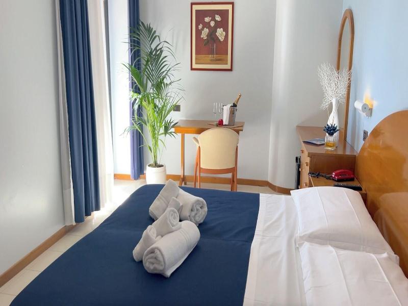 Bajamar Beach Hotel image