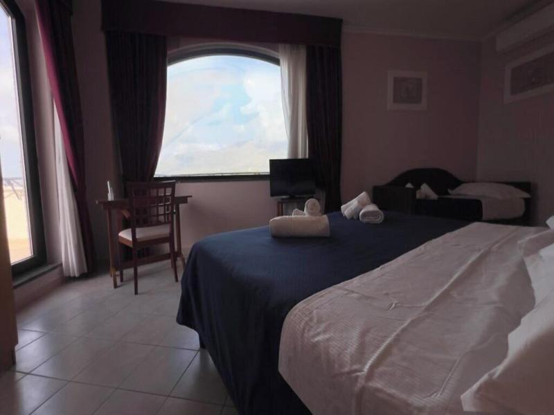 Bajamar Beach Hotel image