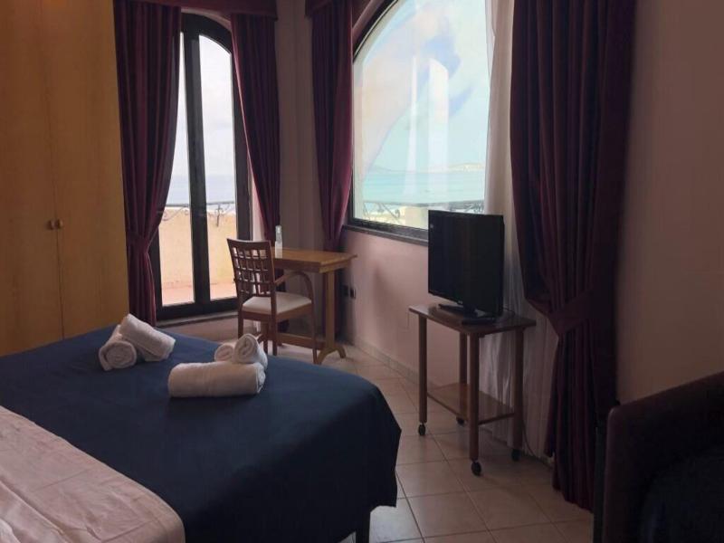 Bajamar Beach Hotel image