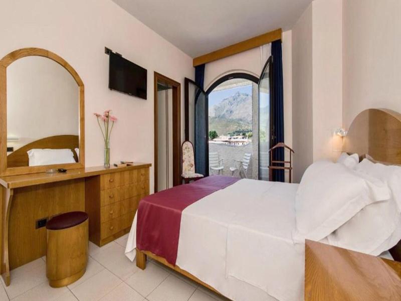 Bajamar Beach Hotel image