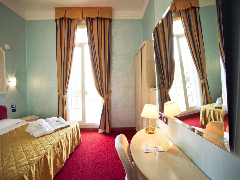 Grand Hotel image