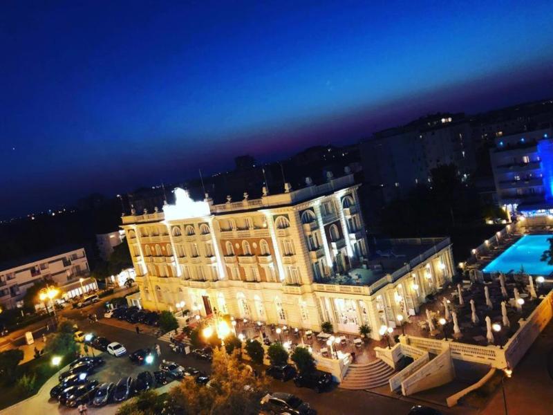 Grand Hotel image