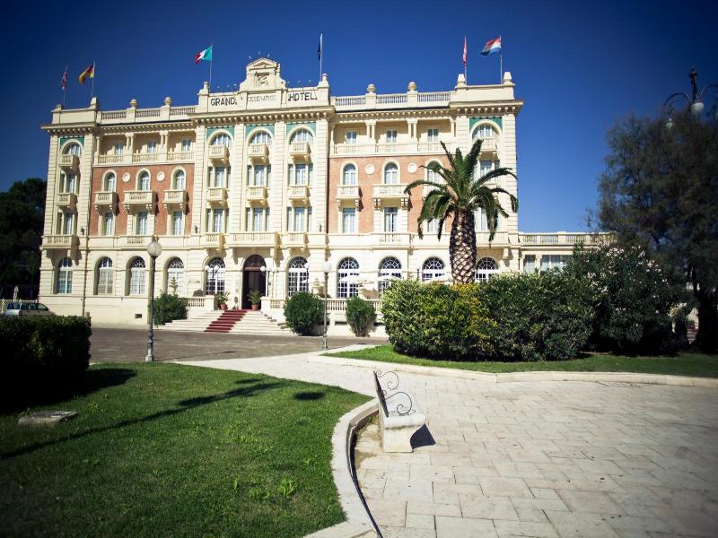 Grand Hotel image