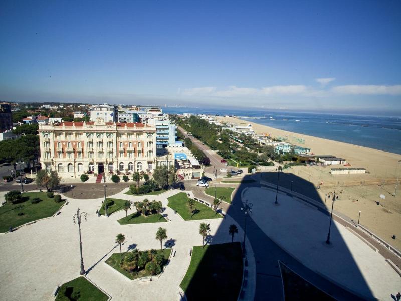 Grand Hotel image