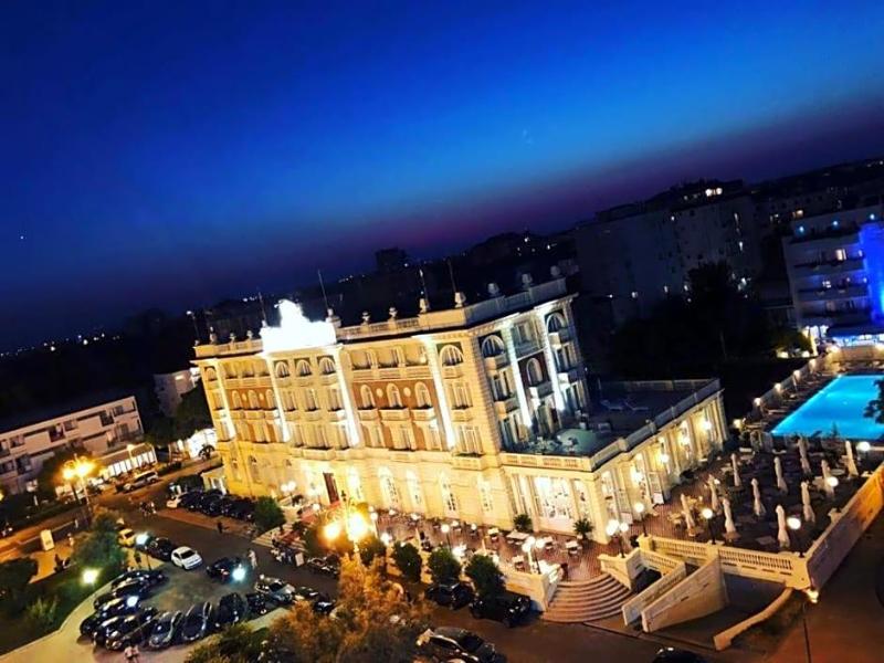 Grand Hotel image