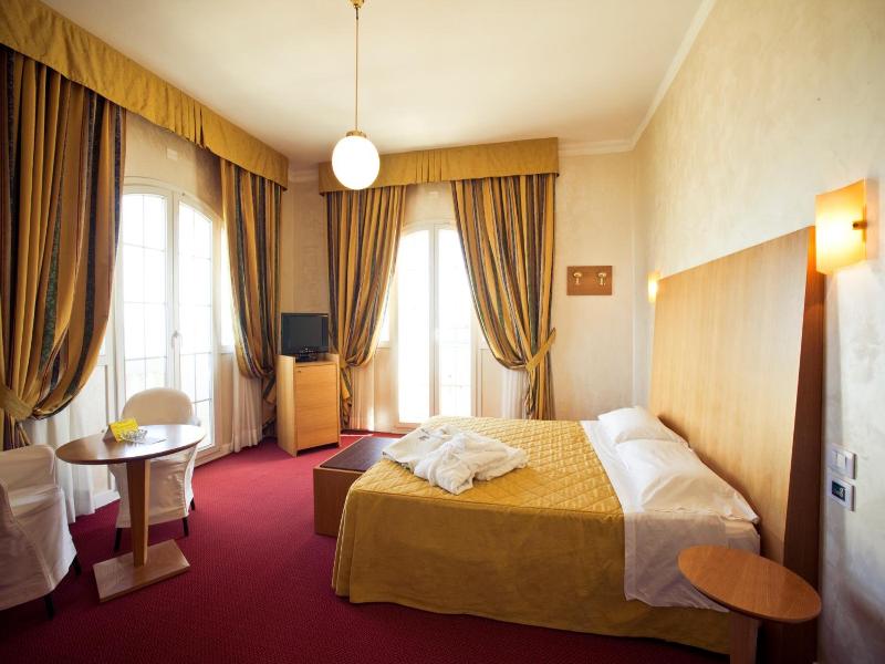 Grand Hotel image