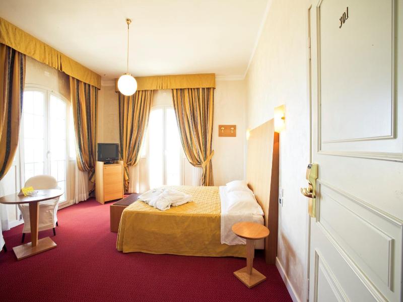 Grand Hotel image