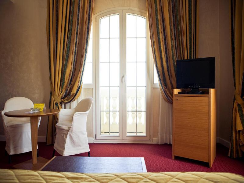 Grand Hotel image