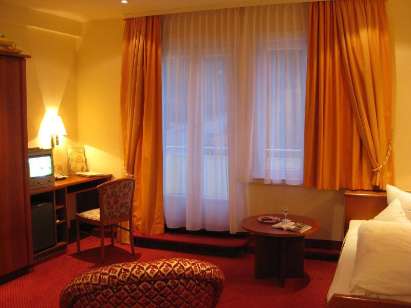 Romantikhotel Zur Sonne image