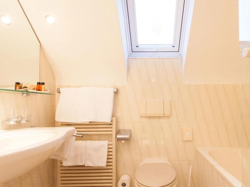 Romantikhotel Zur Sonne image