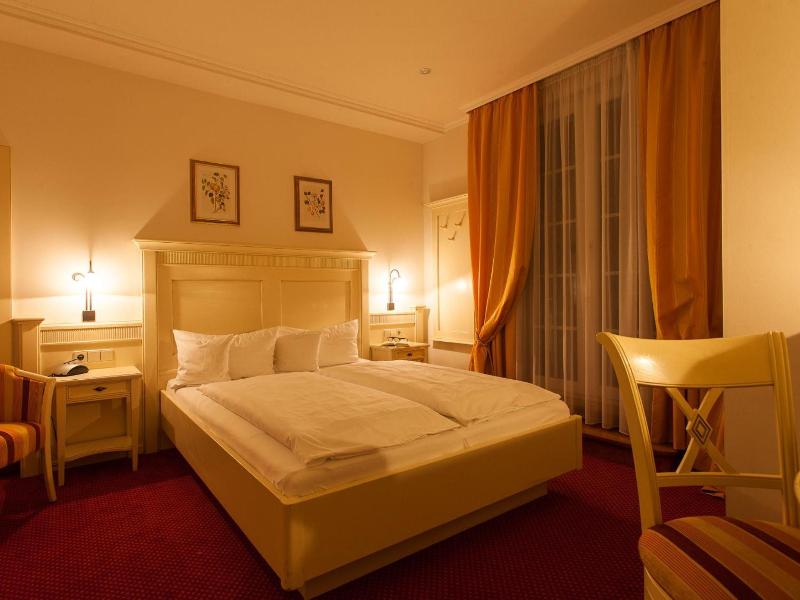 Romantikhotel Zur Sonne image