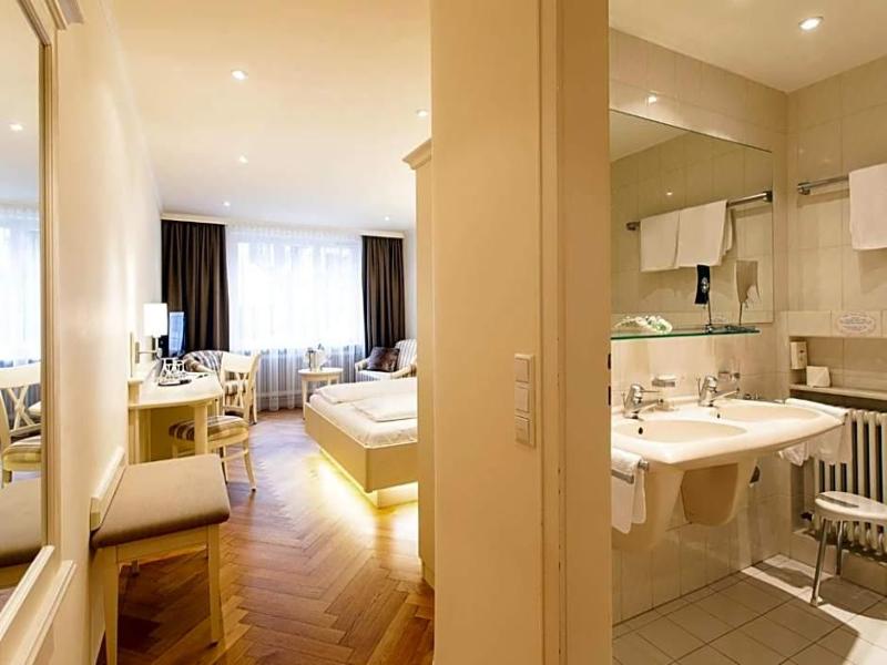 Romantikhotel Zur Sonne image