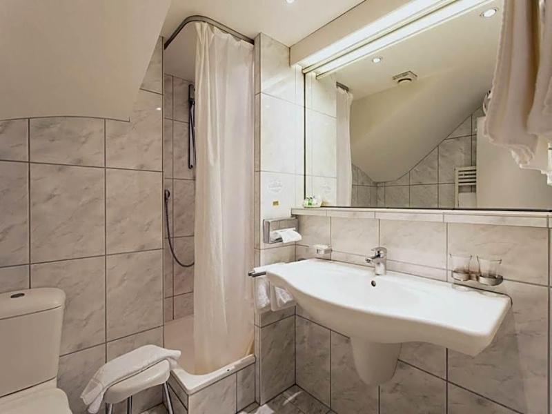 Romantikhotel Zur Sonne image
