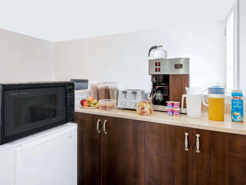 Knights Inn - Arnprior, ON