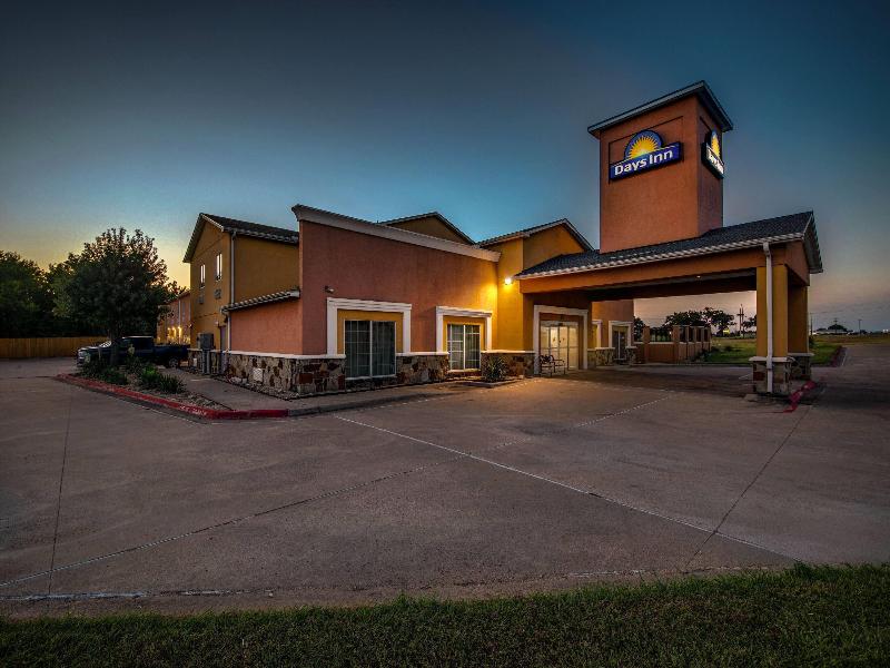 Days Inn By Wyndham Rockdale Texas image