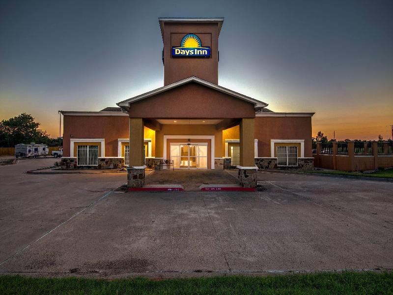 Days Inn By Wyndham Rockdale Texas image