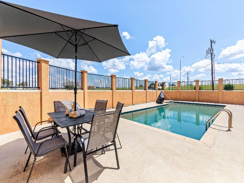 Days Inn By Wyndham Rockdale Texas image