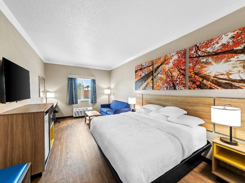 Days Inn By Wyndham Rockdale Texas image