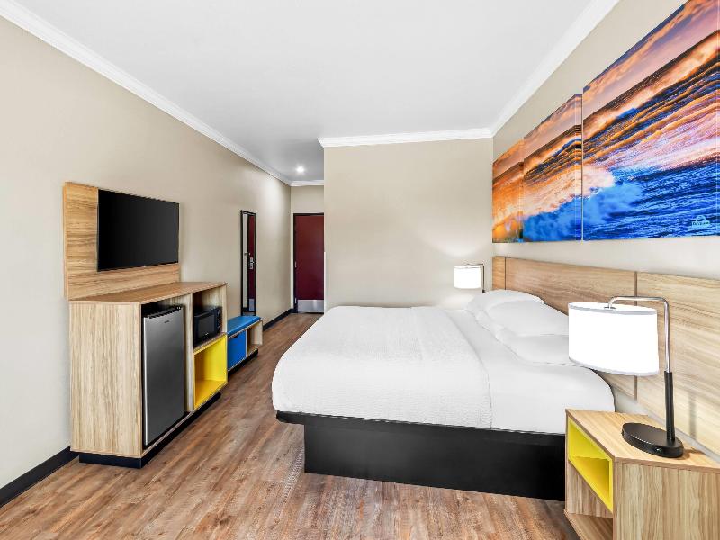 Days Inn By Wyndham Rockdale Texas image
