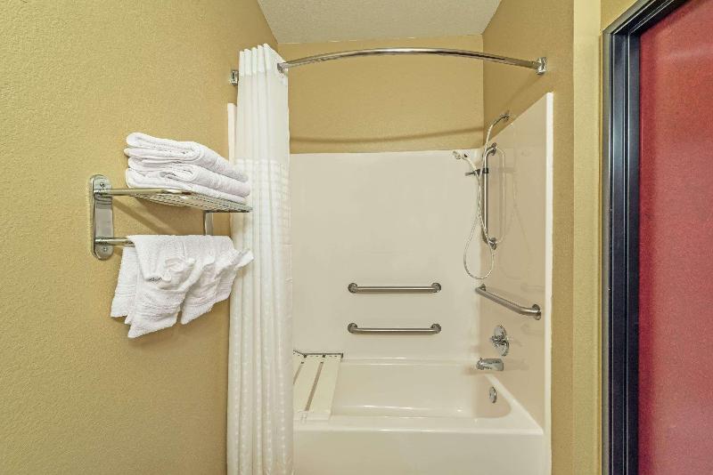 Days Inn By Wyndham Rockdale Texas image