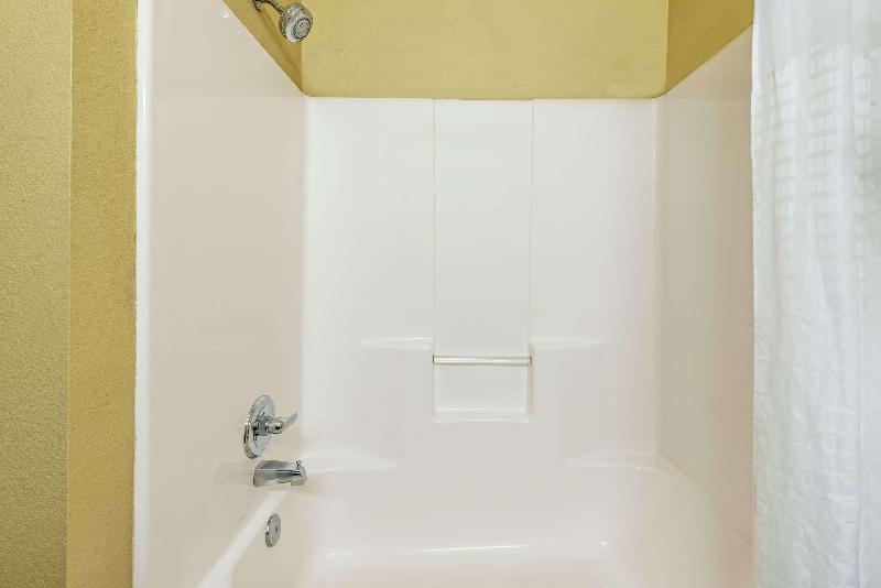 Days Inn By Wyndham Rockdale Texas image