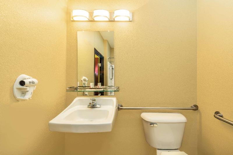 Days Inn By Wyndham Rockdale Texas image