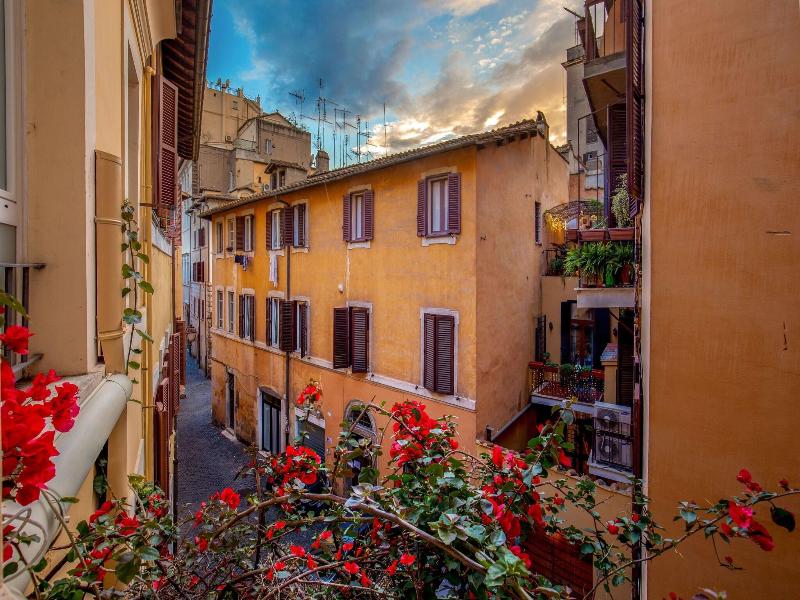 Bollo Apartments image