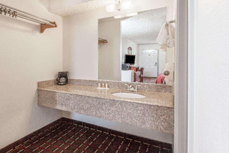 Days Inn By Wyndham El Reno image