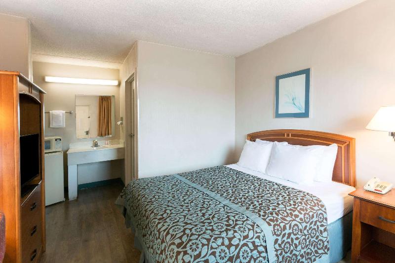 Days Inn by Wyndham Richmond image