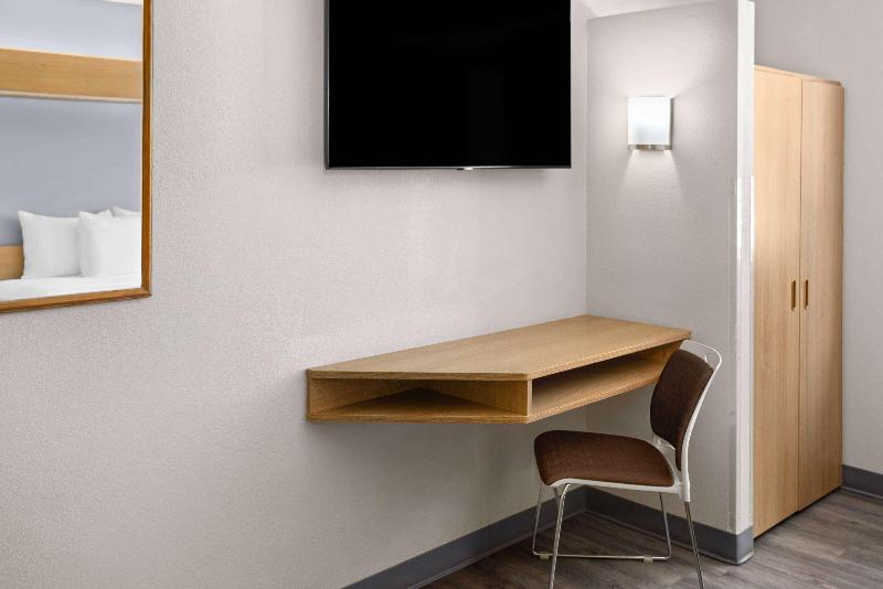 Microtel Inn & Suites By Wyndham Raleigh Durham A image