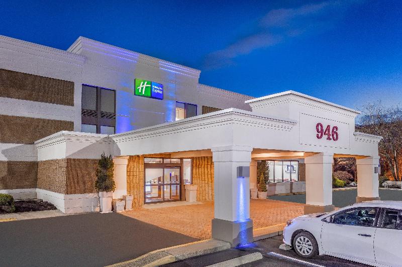 Holiday Inn Express Ramsey-Mahwah image