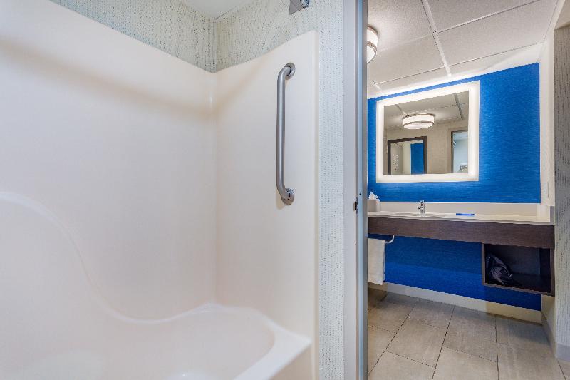 Holiday Inn Express Ramsey-Mahwah image