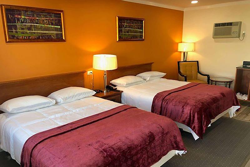 Howard Johnson By Wyndham Ridgecrest Ca image