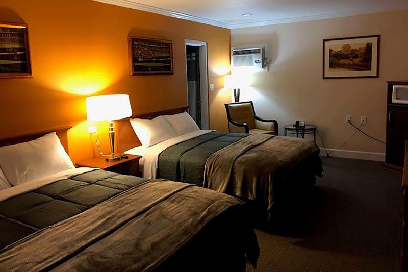Howard Johnson By Wyndham Ridgecrest Ca image