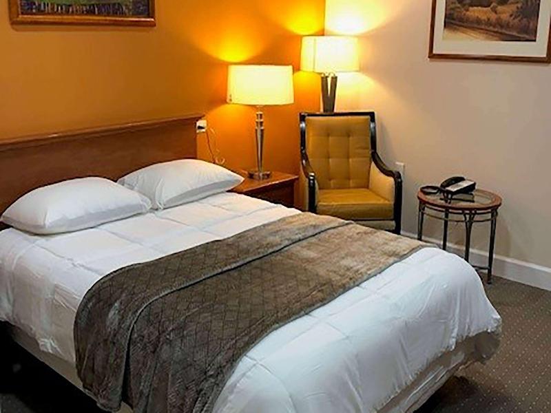 Howard Johnson By Wyndham Ridgecrest Ca image
