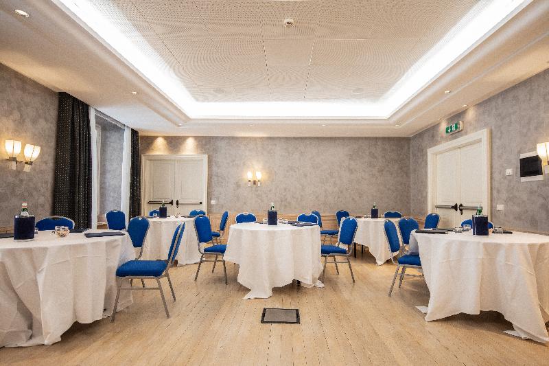 Rose Garden Palace image