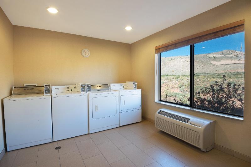 Holiday Inn Express Hotel & Suites Richfield image