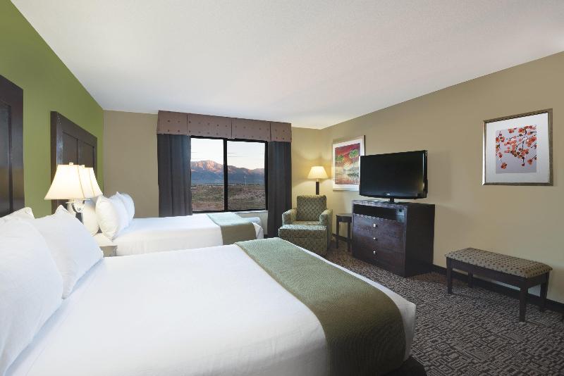 Holiday Inn Express Hotel & Suites Richfield image