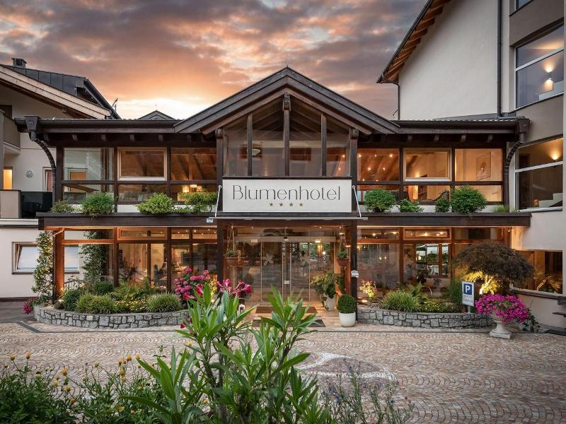 Blumenhotel image