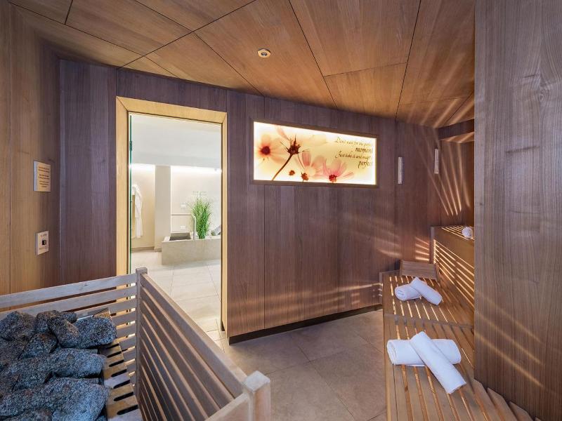 Blumenhotel image