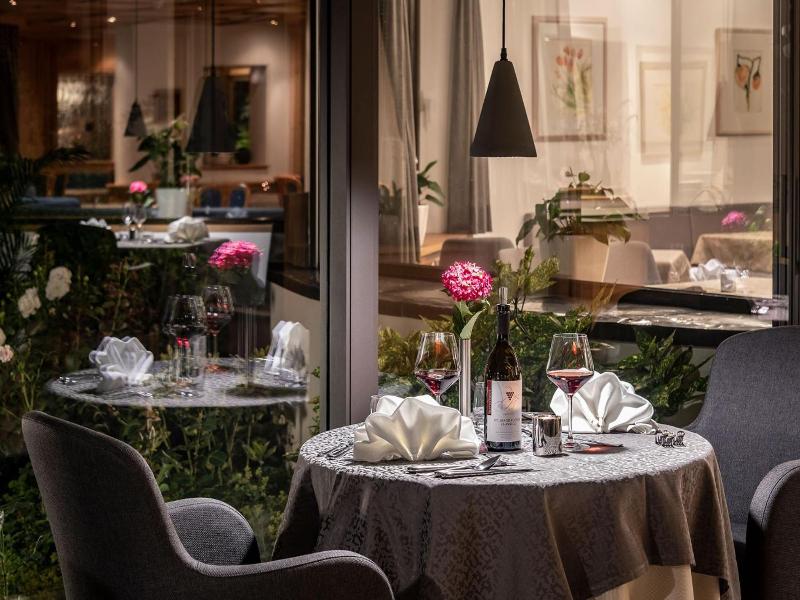 Blumenhotel image