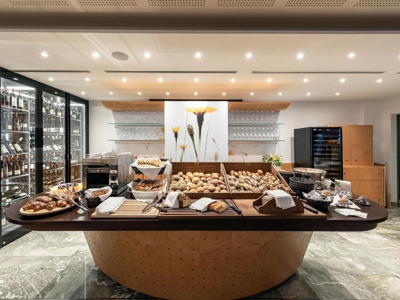 Blumenhotel image