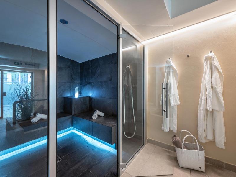Blumenhotel image