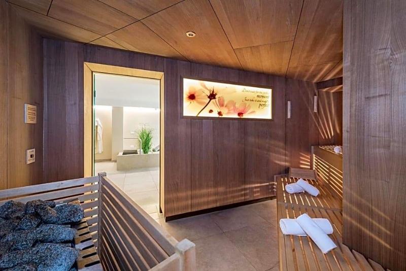 Blumenhotel image