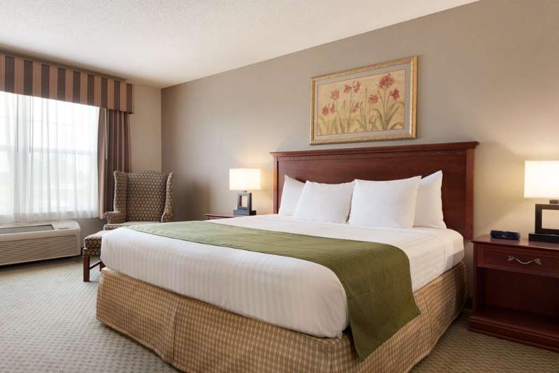 Country Inn & Suites By Radisson St. Cloud East Mn image
