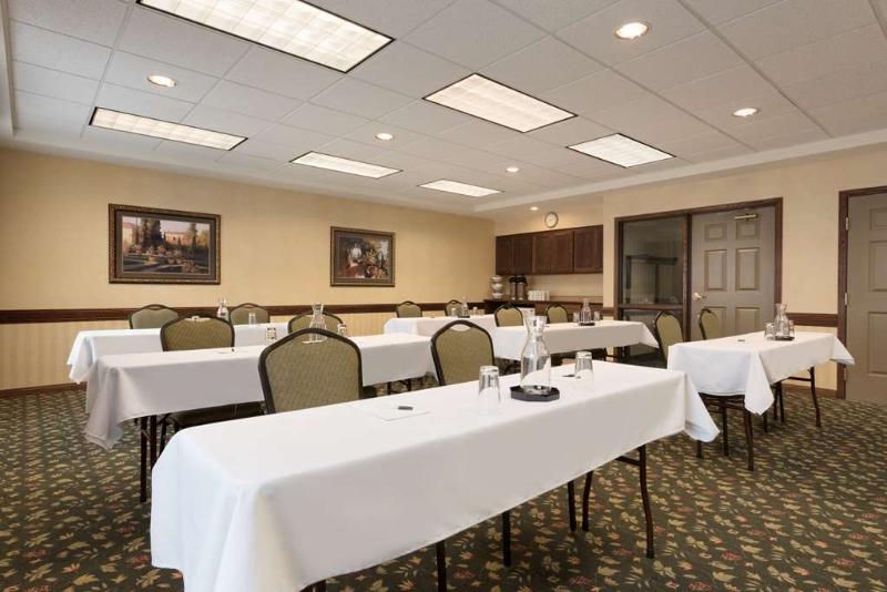 Country Inn & Suites By Radisson St. Cloud East Mn image
