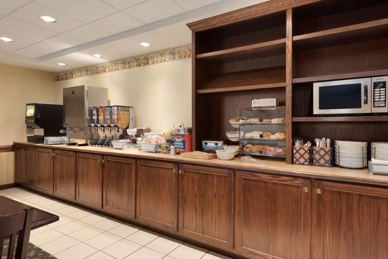Country Inn & Suites By Radisson St. Cloud East Mn image