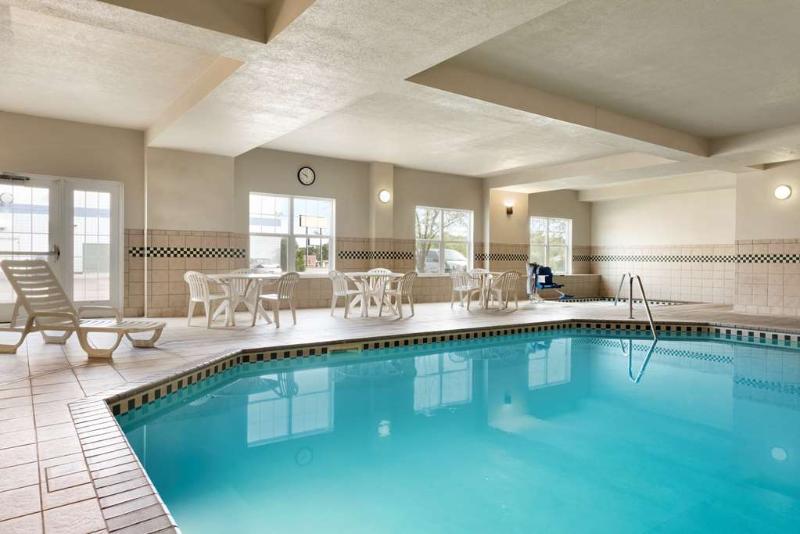 Country Inn & Suites By Radisson St. Cloud East Mn image